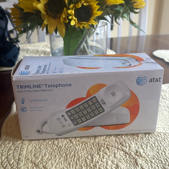 BRAND NEW AT&T TRIMLINE TELEPHONE WITH 13 NUMBER MEMORY - Picture 1 of 8